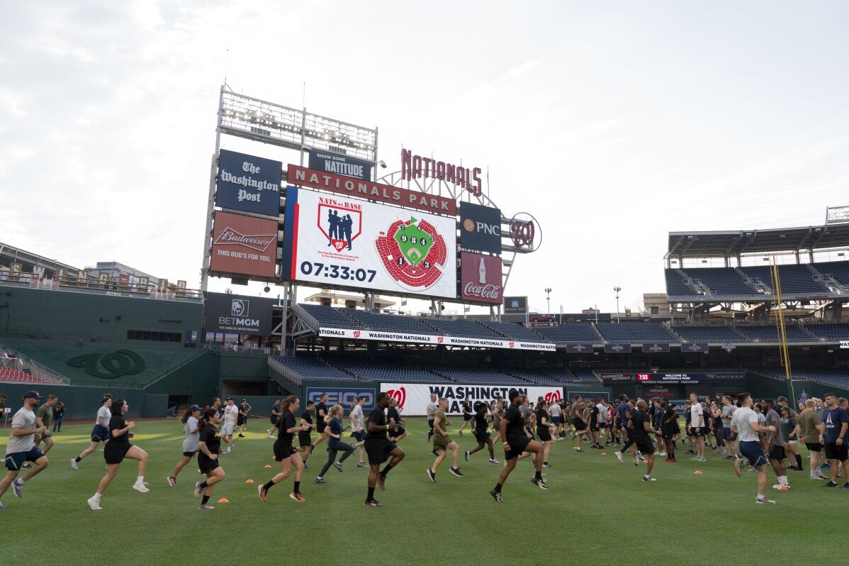 Latihan di Nationals Park memberi peluang kepada anggota tentera untuk berlatih di tempat yang unik