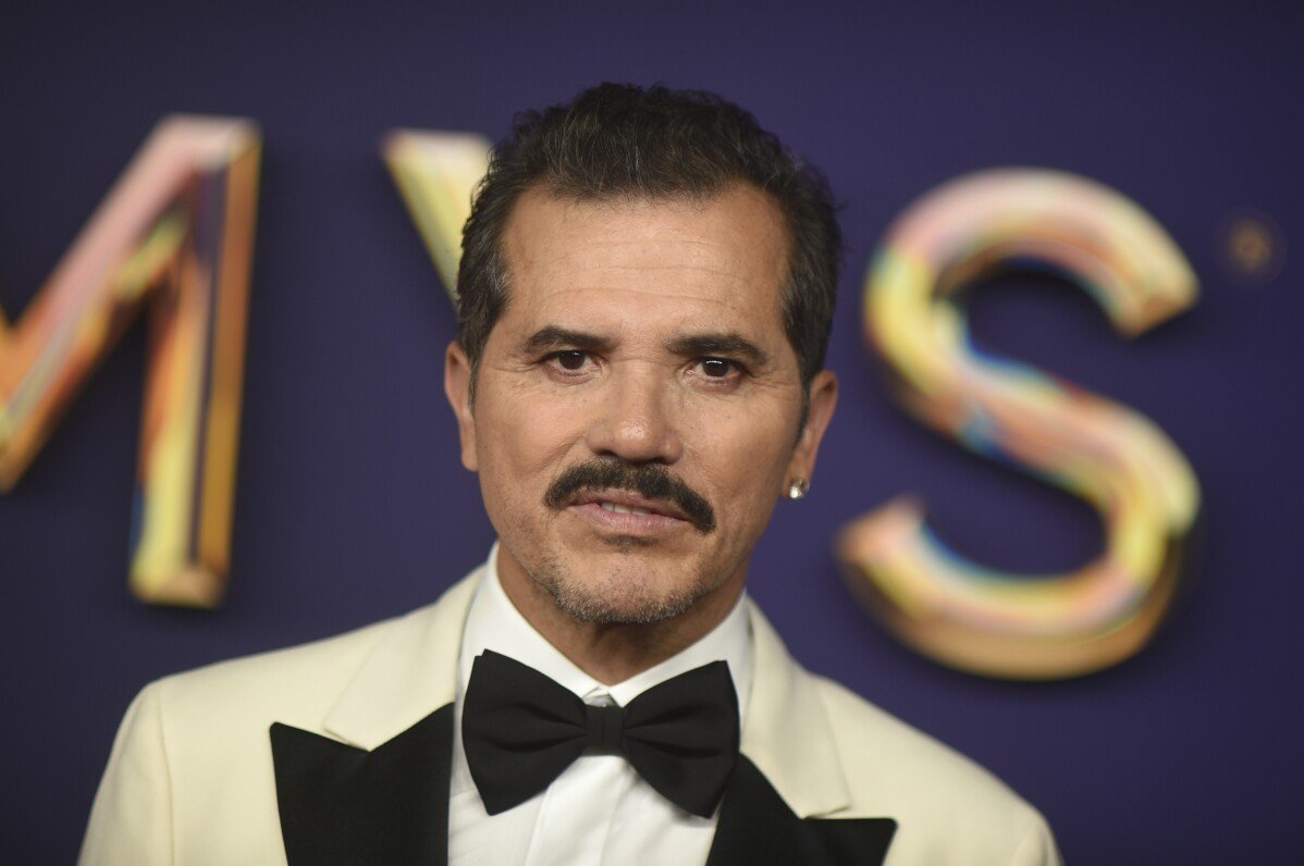 John Leguizamo kembali ke masa lalu untuk mendapatkan semula sejarah Amerika Latin untuk siri dokumentari PBS